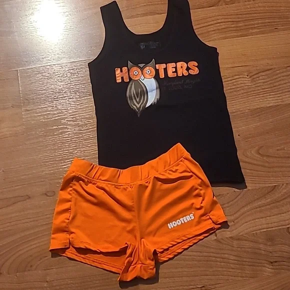 Hooter's uniform top small and shorts xs St Louis , Missouri - Picture 2 of 11
